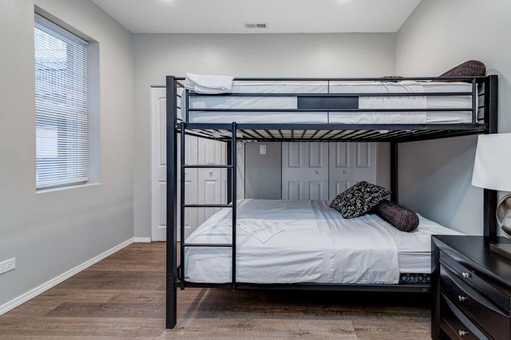 Suite 2 On Southport 4 Queen Beds شيكاغو المظهر الخارجي الصورة